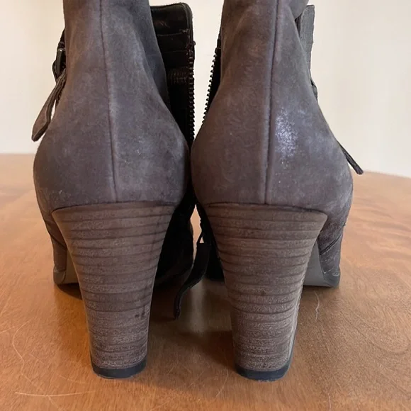 Paul Green Suede Bronze- Brown Ankle Boot- very good condition - Picture 7 of 8